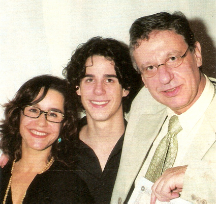 Lucélia, Pedro e John